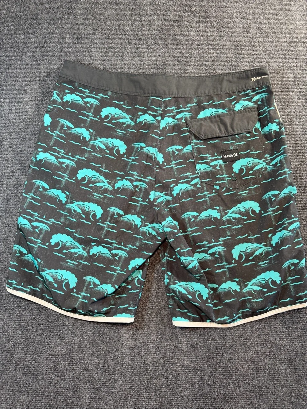 Hurley Swimsuit Board Shorts Mens size 34 9' inseam Tsunami Waves